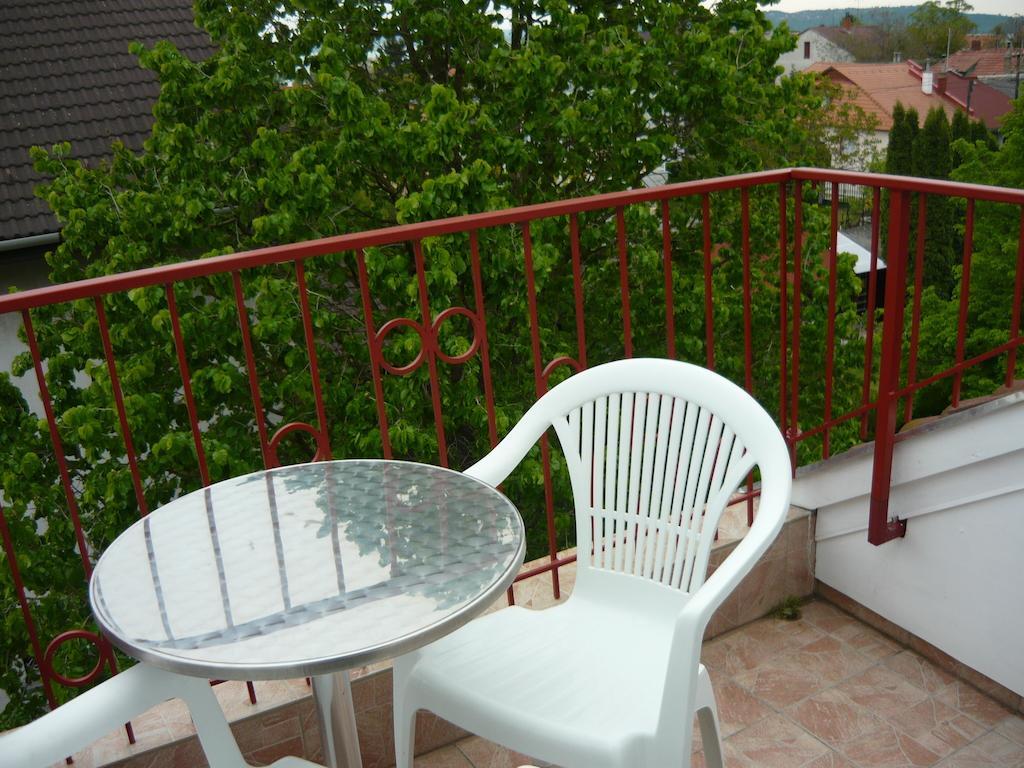 Fuevesi Vendeghaz Hotel Balatonfured Luaran gambar
